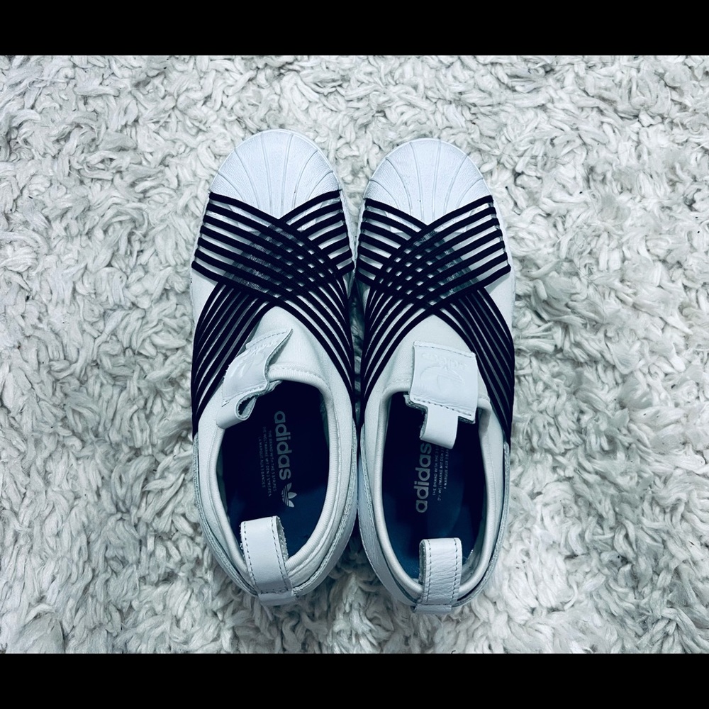 Adidas slip on sneakers size 6-fits 6,5/7 EUC